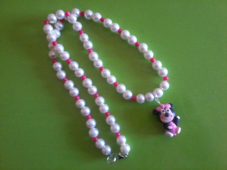 COLLANINA CON PERLE BIANCHE E ROSA CON PUPAZZETTO IN FIMO TOPOLINA